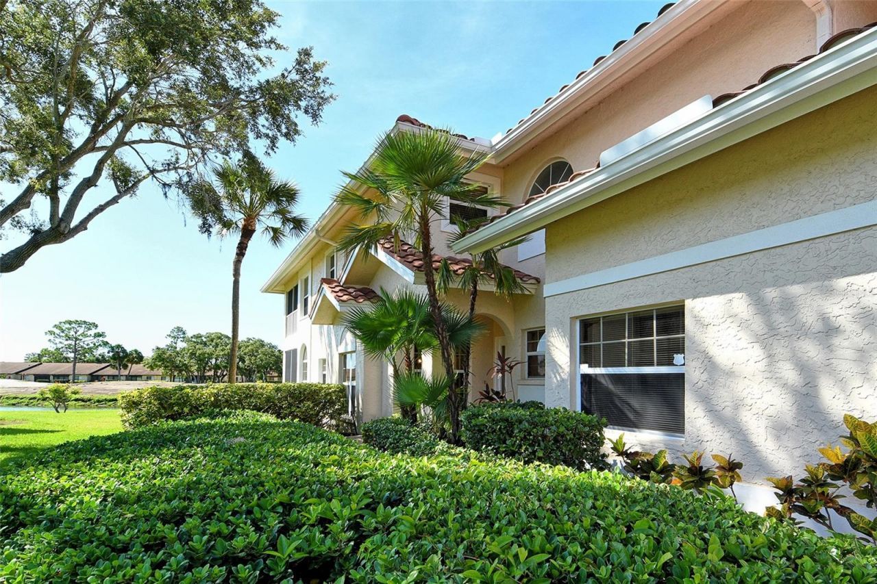 5598 Golf Pointe Drive, Unit A-1, Sarasota, FL 34243 Photo