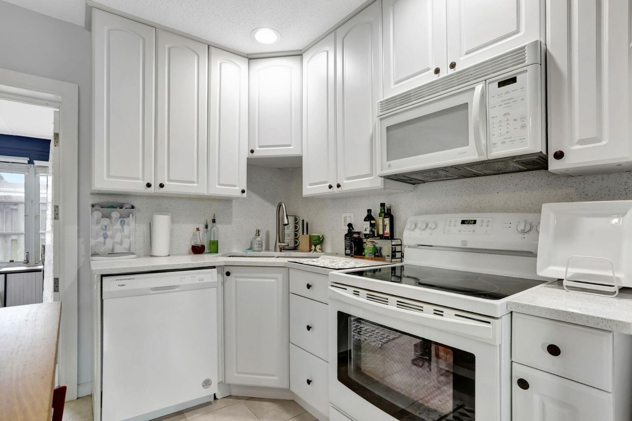 4902 NW 27 Way, Tamarac, FL 33309 Photo