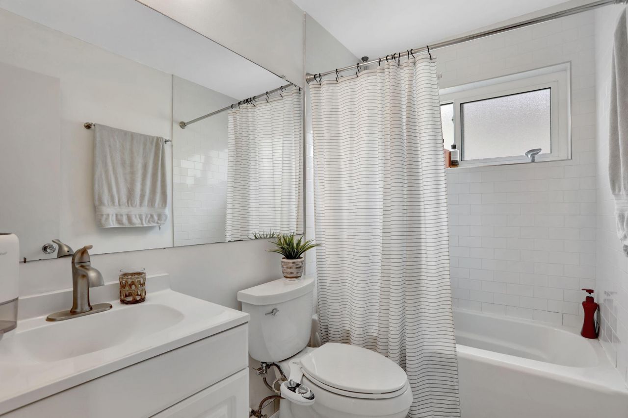 4902 NW 27 Way, Tamarac, FL 33309 Photo