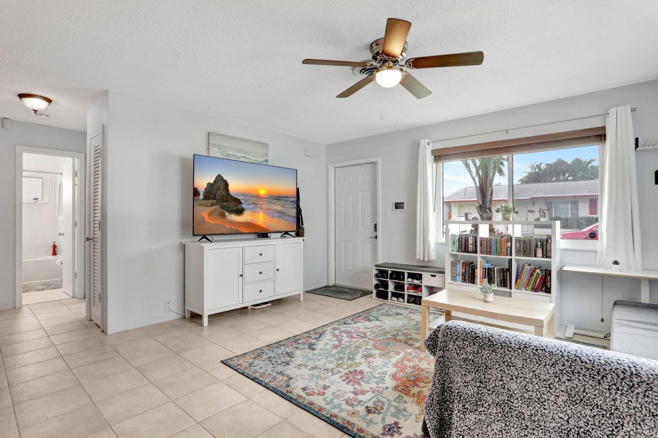 4902 NW 27 Way, Tamarac, FL 33309 Photo