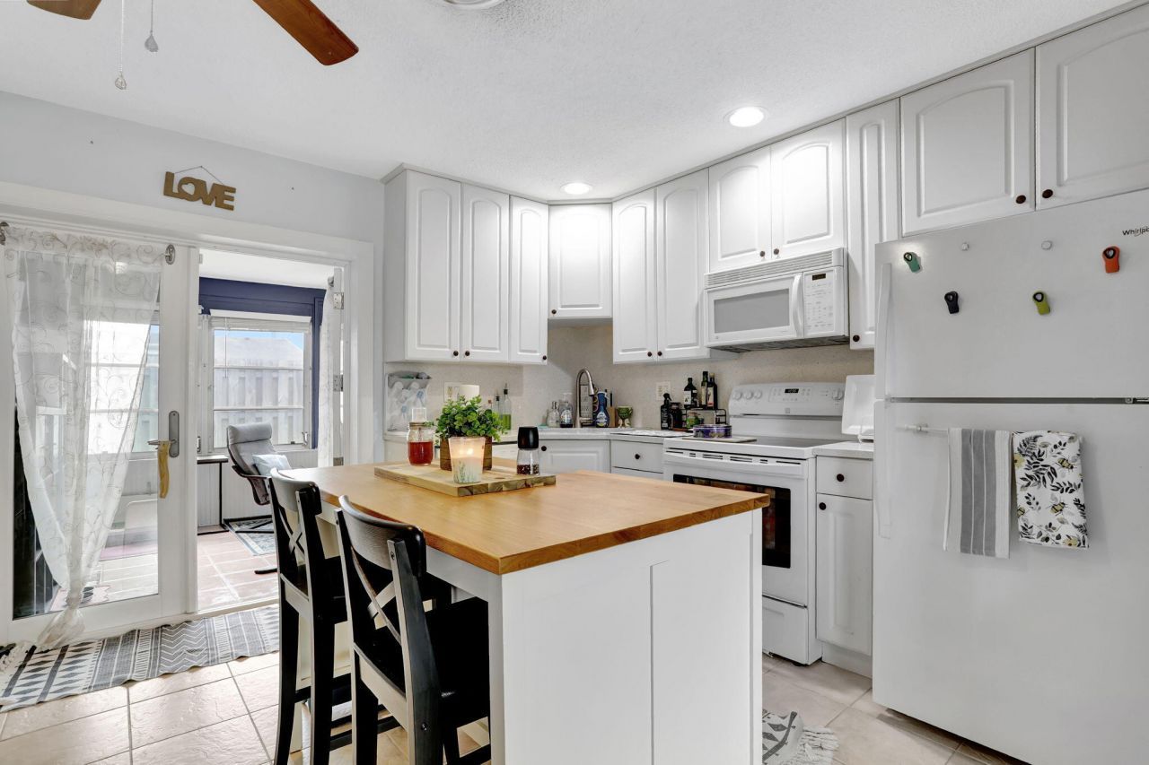 4902 NW 27 Way, Tamarac, FL 33309 Photo