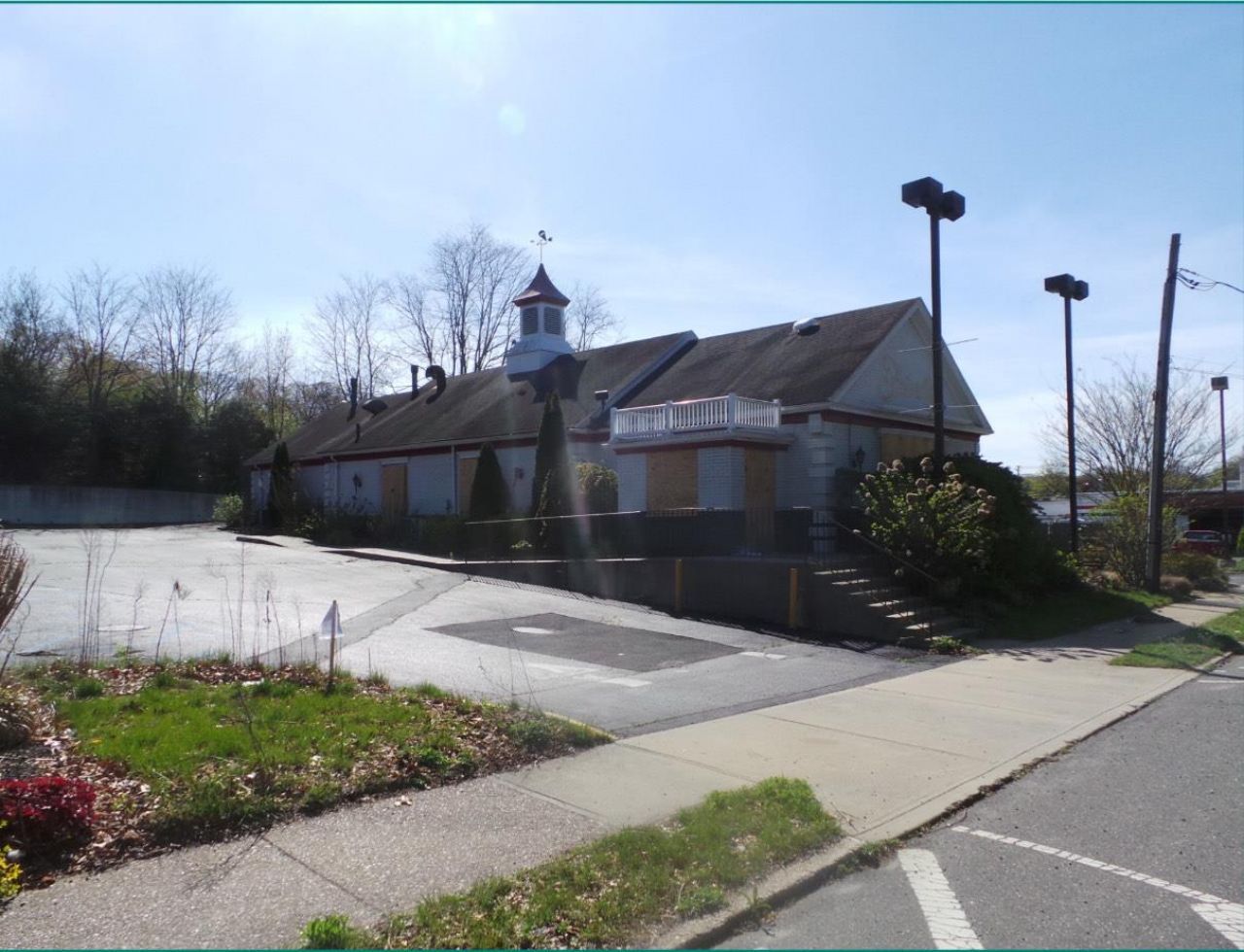 553 Hawkins Avenue, Ronkonkoma, NY 11779 Main Photo