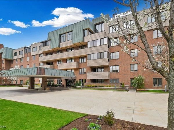 5200 Three Village Drive, Unit 4K, Lyndhurst, OH 44124