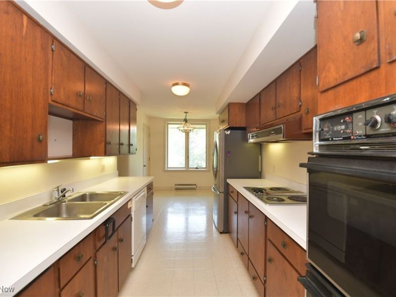 5200 Three Village Drive, Unit 4K, Lyndhurst, OH 44124 Photo 10