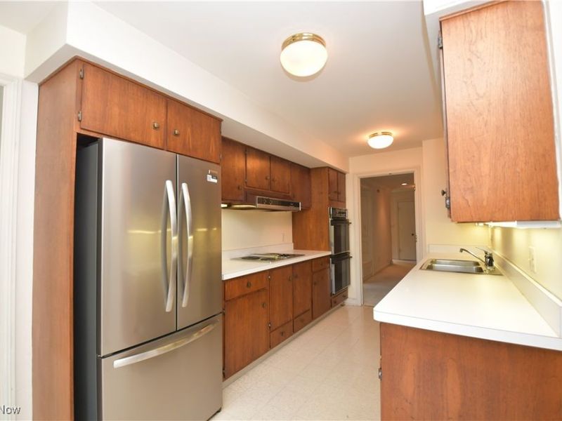 5200 Three Village Drive, Unit 4K, Lyndhurst, OH 44124 Photo 12