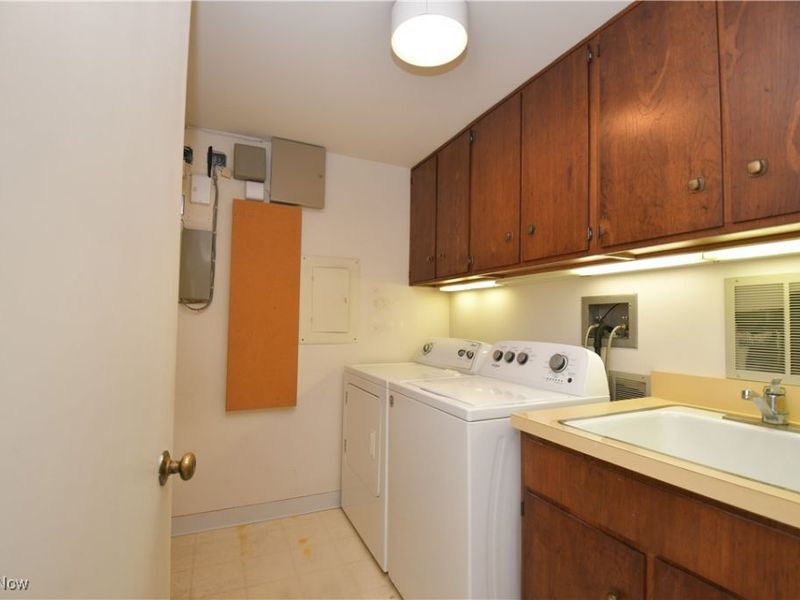 5200 Three Village Drive, Unit 4K, Lyndhurst, OH 44124 Photo 13