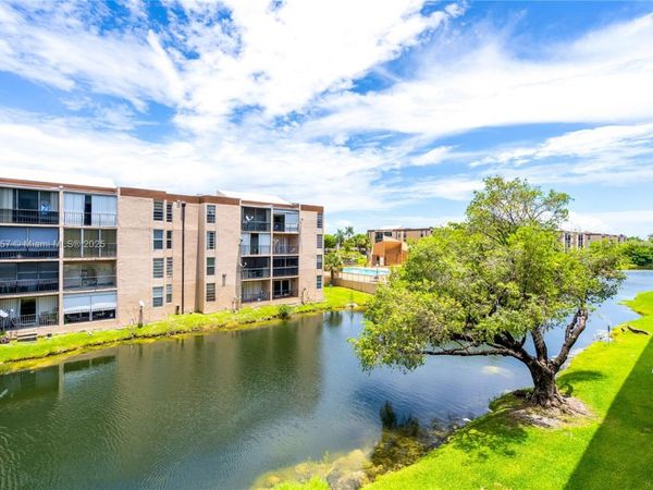 8895 Fontainebleau Blvd, Unit 301, Miami, FL 33172