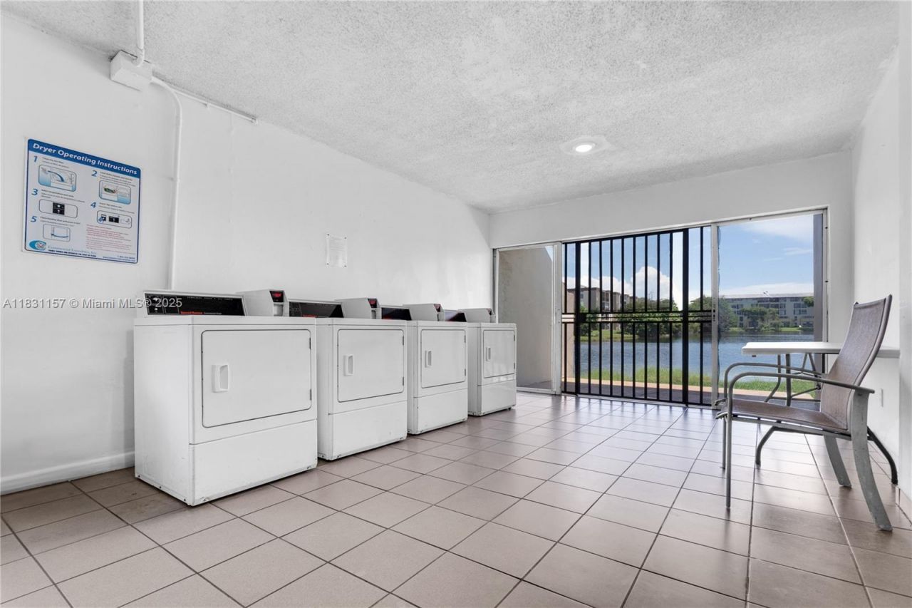 8895 Fontainebleau Blvd, Unit 301, Miami, FL 33172 Photo