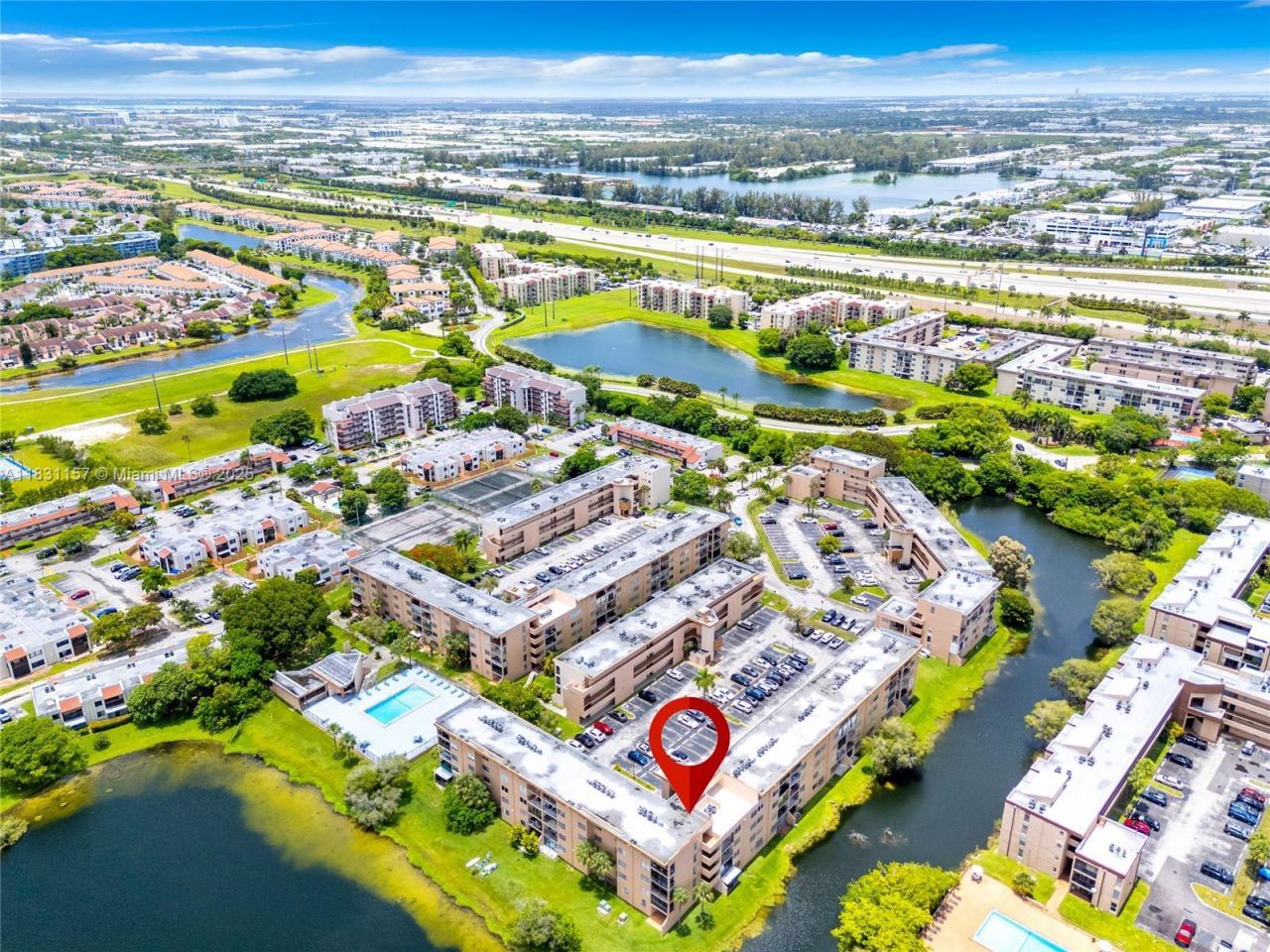 8895 Fontainebleau Blvd, Unit 301, Miami, FL 33172 Photo