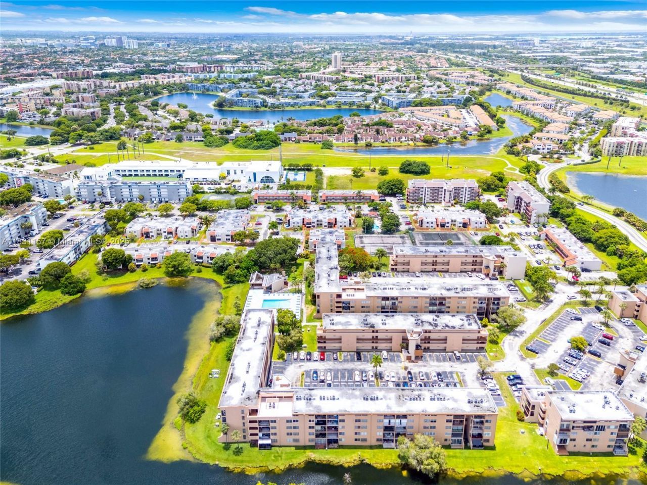 8895 Fontainebleau Blvd, Unit 301, Miami, FL 33172 Photo