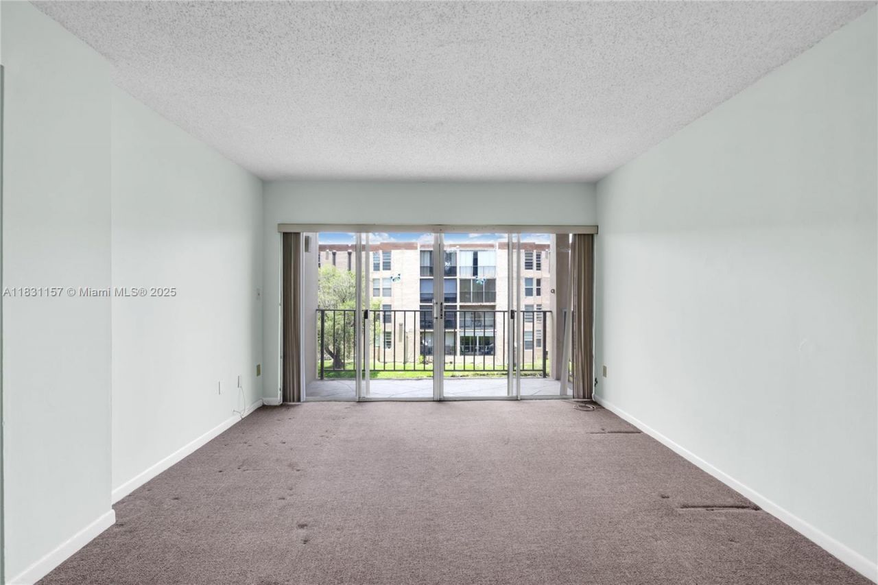 8895 Fontainebleau Blvd, Unit 301, Miami, FL 33172 Photo