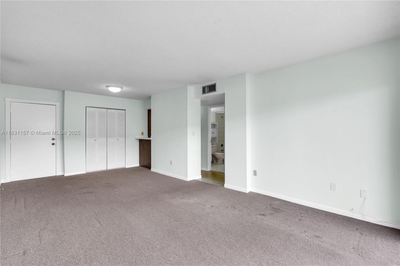 8895 Fontainebleau Blvd, Unit 301, Miami, FL 33172 Photo