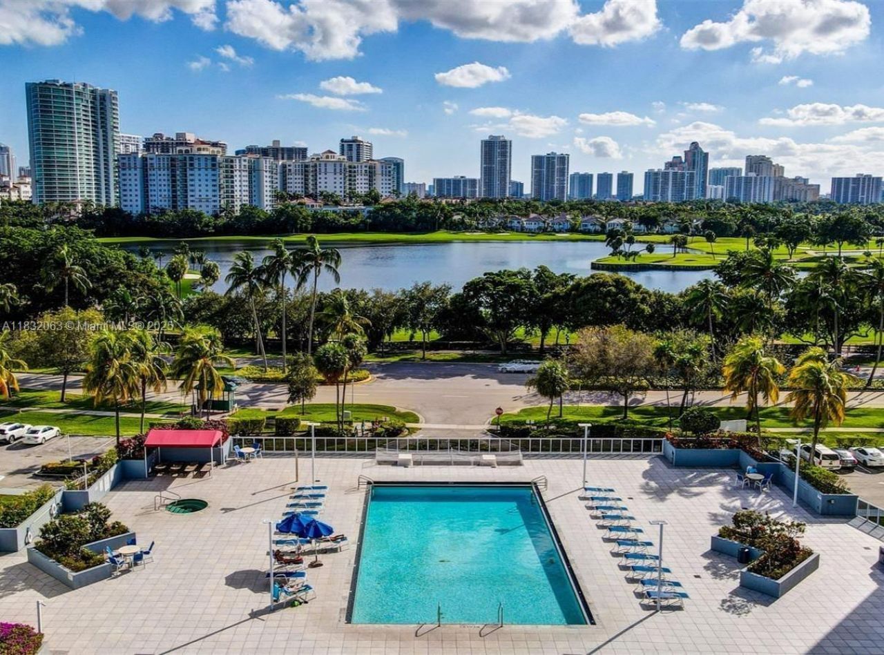 3675 N Country Club Dr, Unit 1705, Aventura, FL 33180 Photo