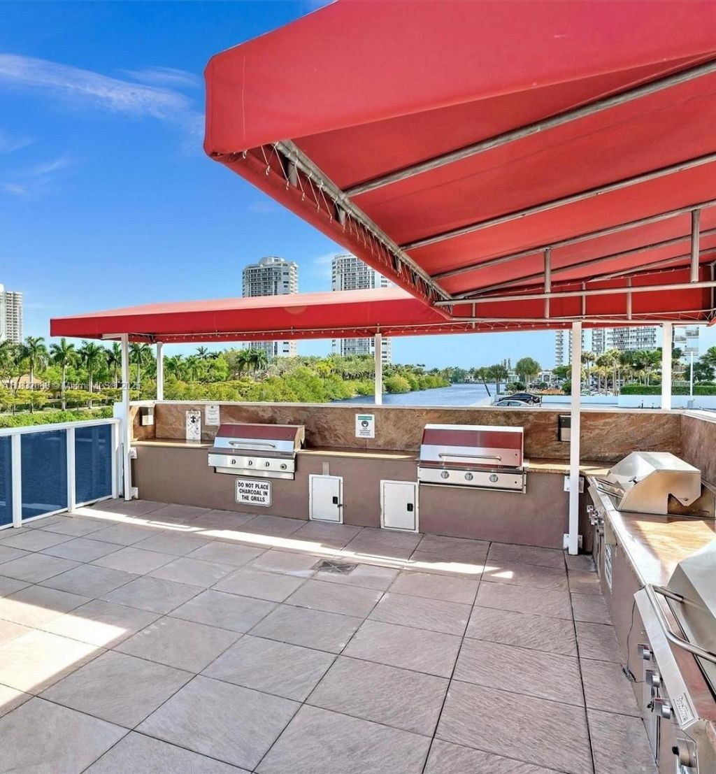 3675 N Country Club Dr, Unit 1705, Aventura, FL 33180 Photo