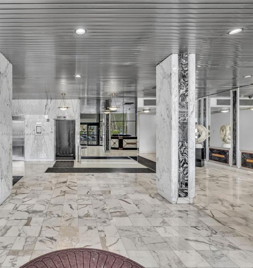 3675 N Country Club Dr, Unit 1705, Aventura, FL 33180 Photo