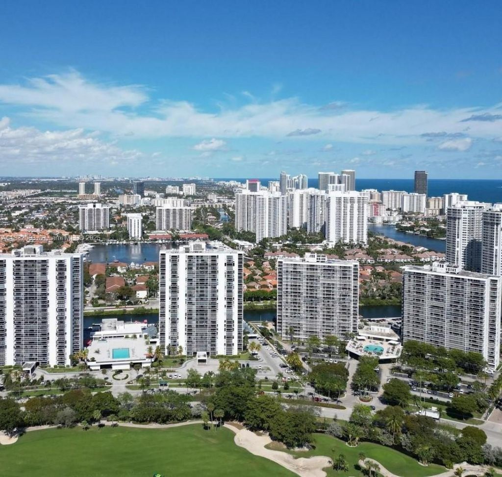 3675 N Country Club Dr, Unit 1705, Aventura, FL 33180 Photo