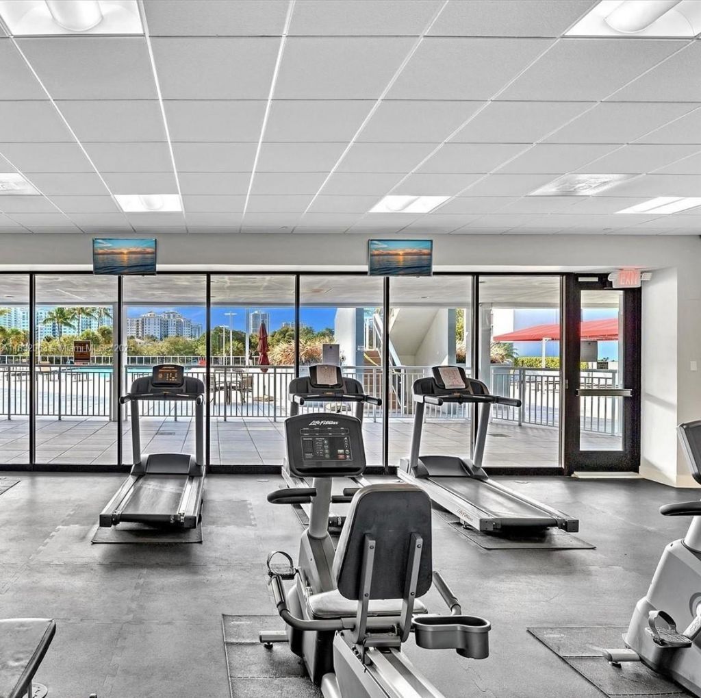 3675 N Country Club Dr, Unit 1705, Aventura, FL 33180 Photo