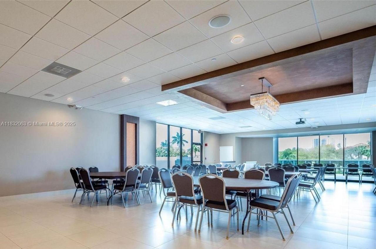 3675 N Country Club Dr, Unit 1705, Aventura, FL 33180 Photo