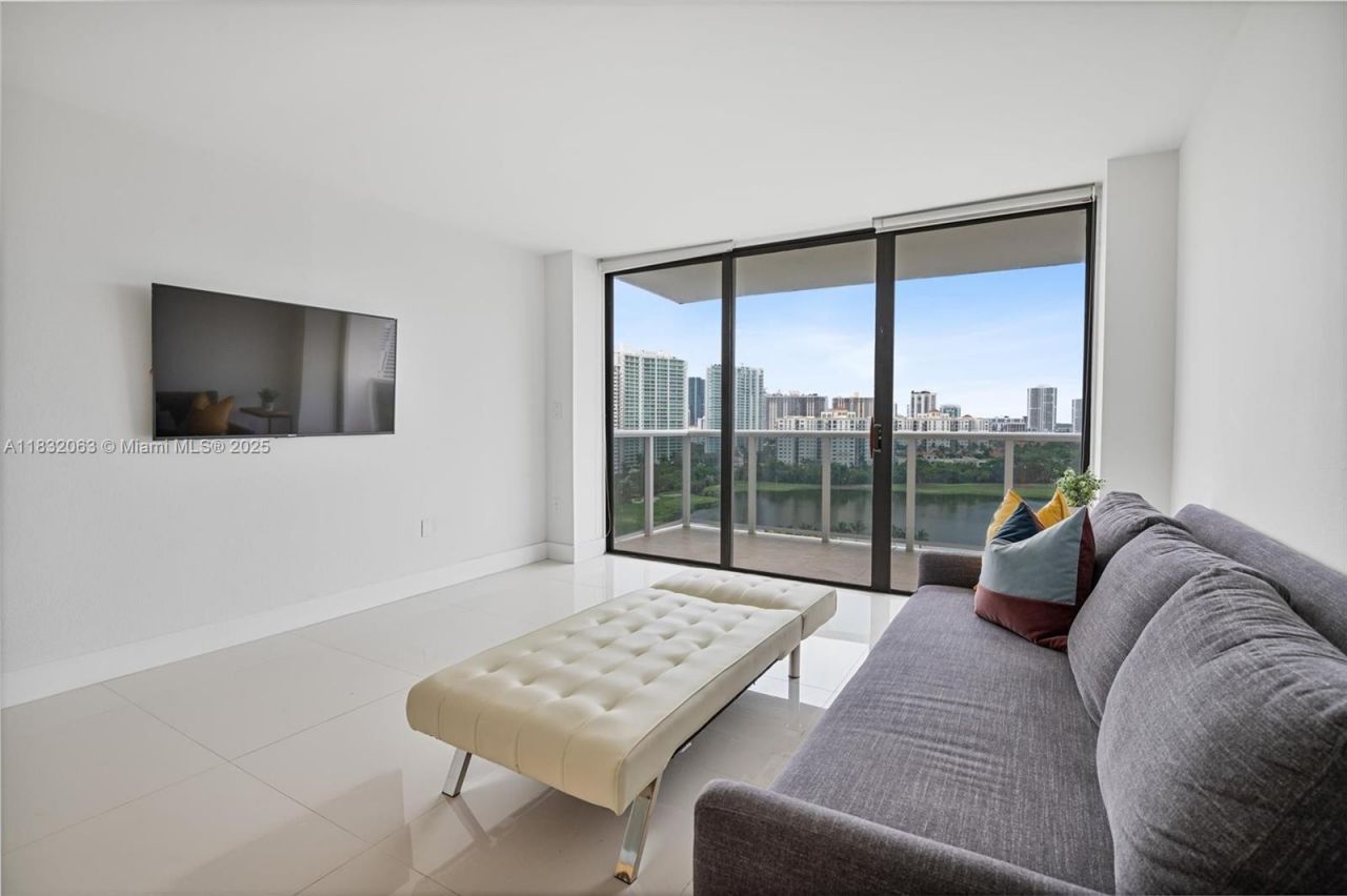 3675 N Country Club Dr, Unit 1705, Aventura, FL 33180 Photo