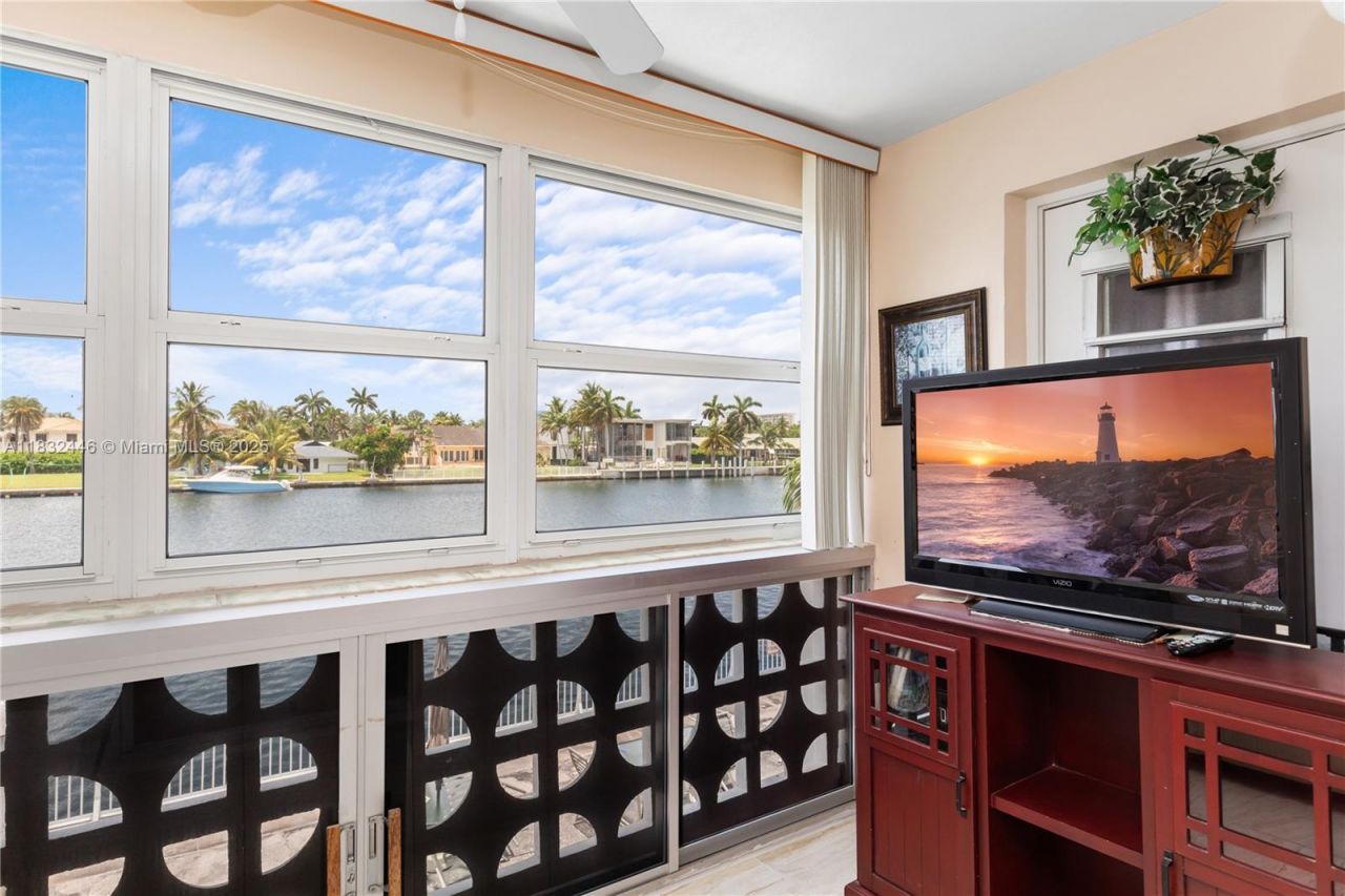 3135 S Ocean Dr, Unit 230, Hallandale Beach, FL 33009 Photo