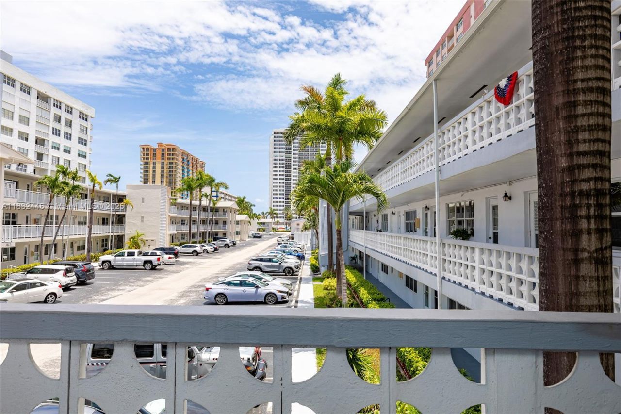 3135 S Ocean Dr, Unit 230, Hallandale Beach, FL 33009 Photo