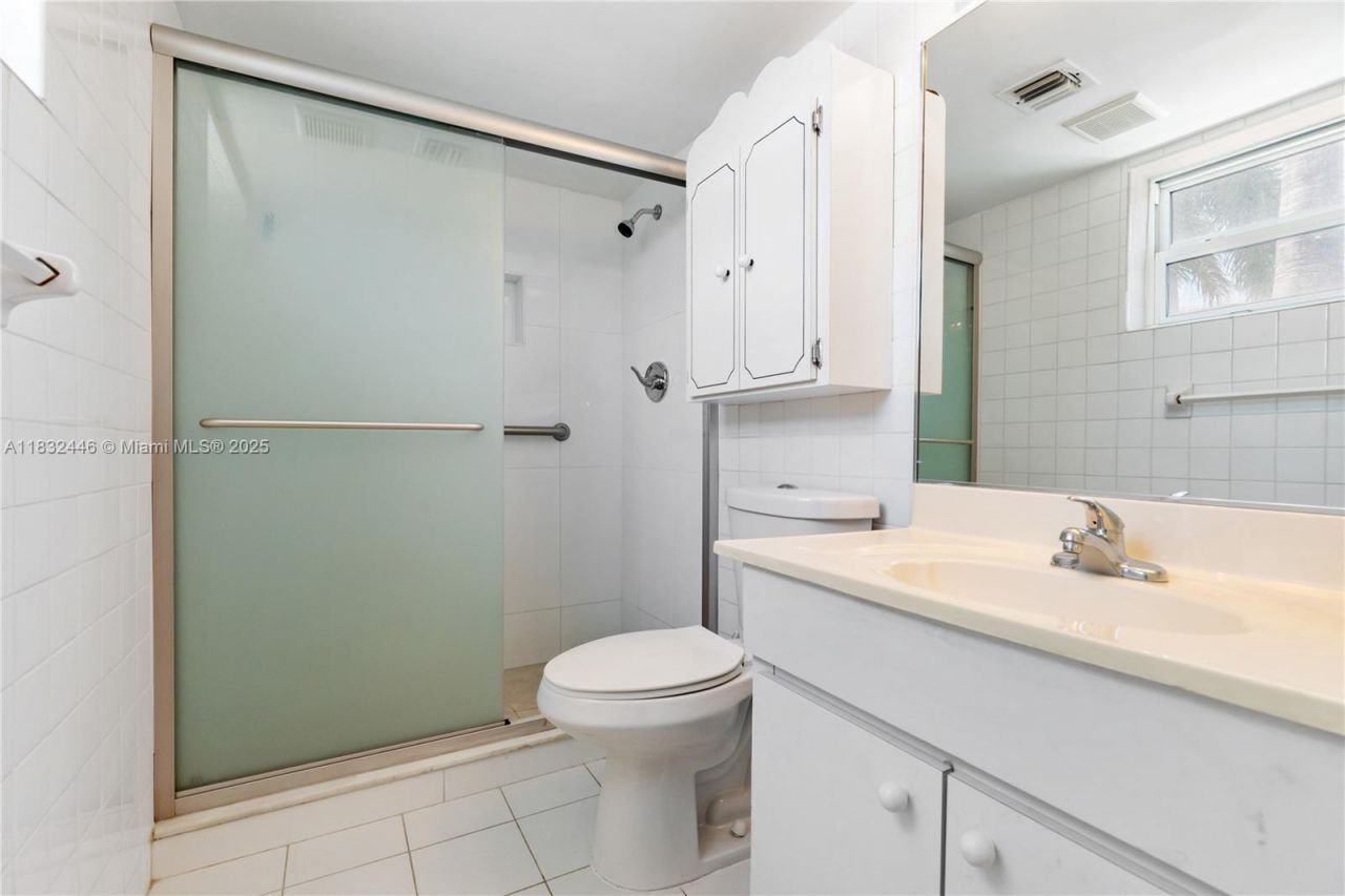 3135 S Ocean Dr, Unit 230, Hallandale Beach, FL 33009 Photo