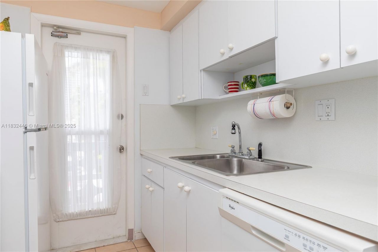 3135 S Ocean Dr, Unit 230, Hallandale Beach, FL 33009 Photo