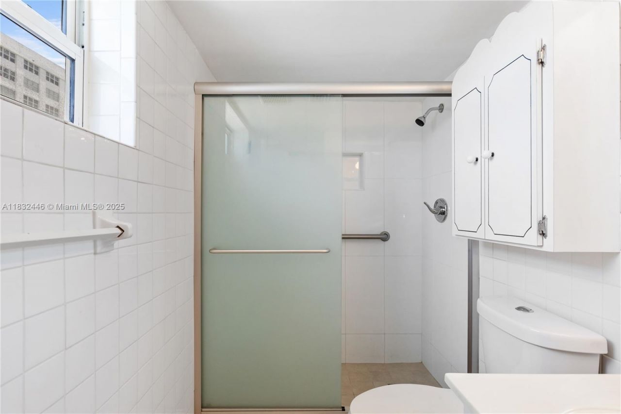 3135 S Ocean Dr, Unit 230, Hallandale Beach, FL 33009 Photo