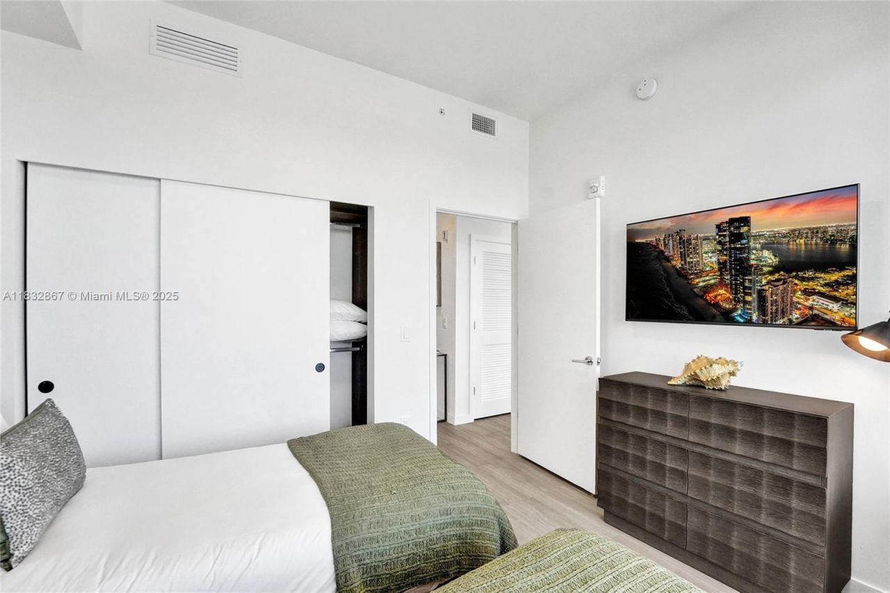 580 72 Street, Unit 2010, Miami Beach, FL 33180 Photo