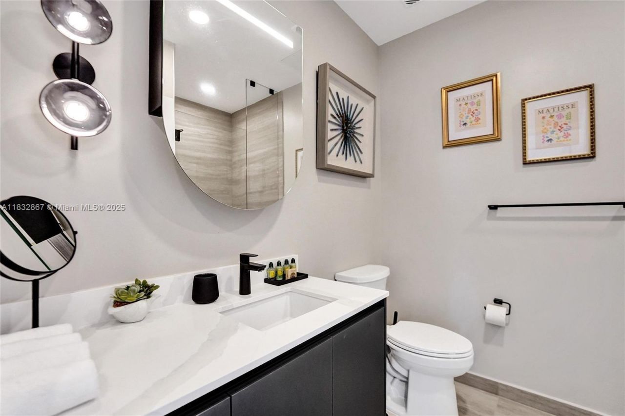 580 72 Street, Unit 2010, Miami Beach, FL 33180 Photo