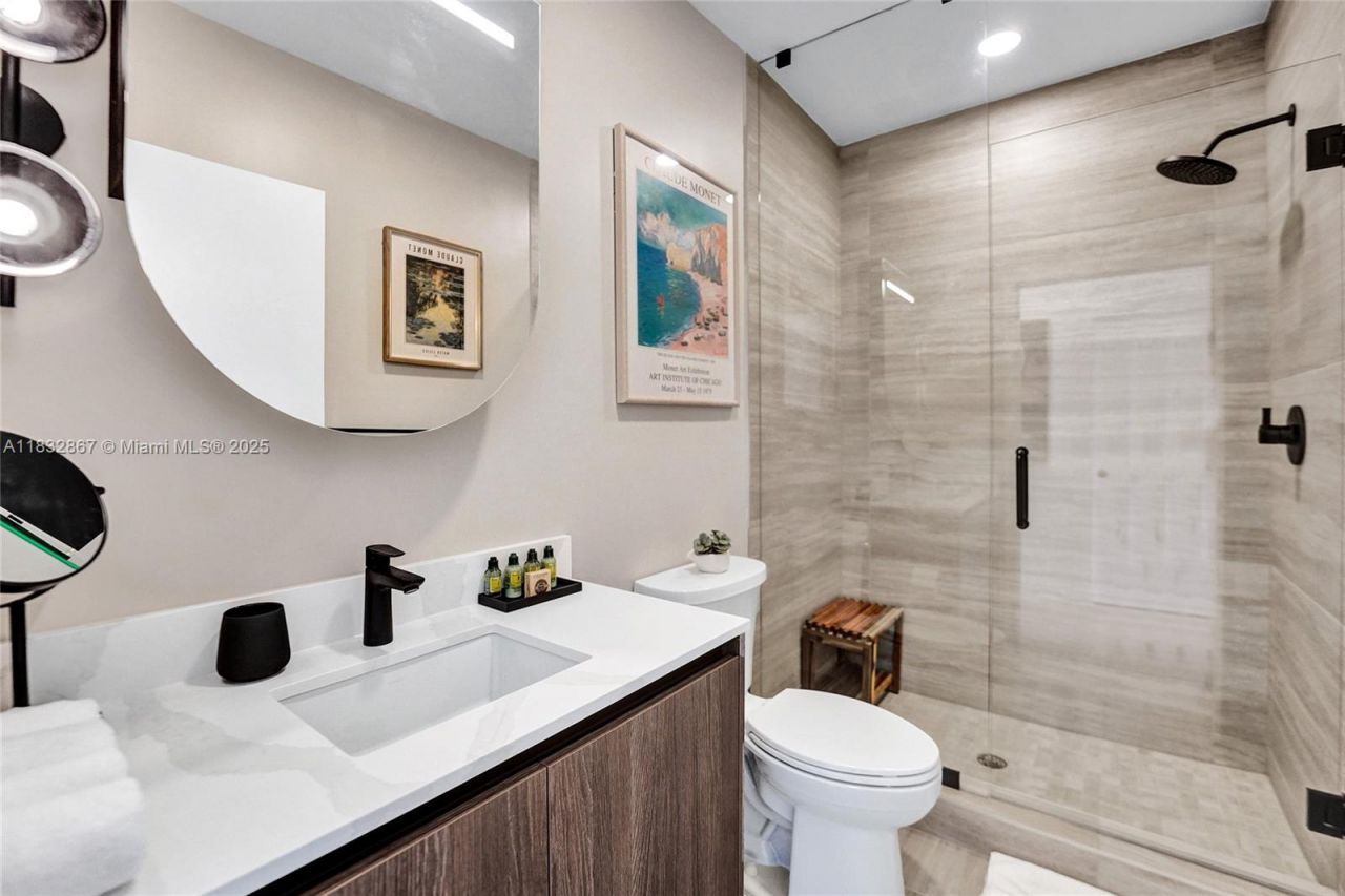 580 72 Street, Unit 2010, Miami Beach, FL 33180 Photo