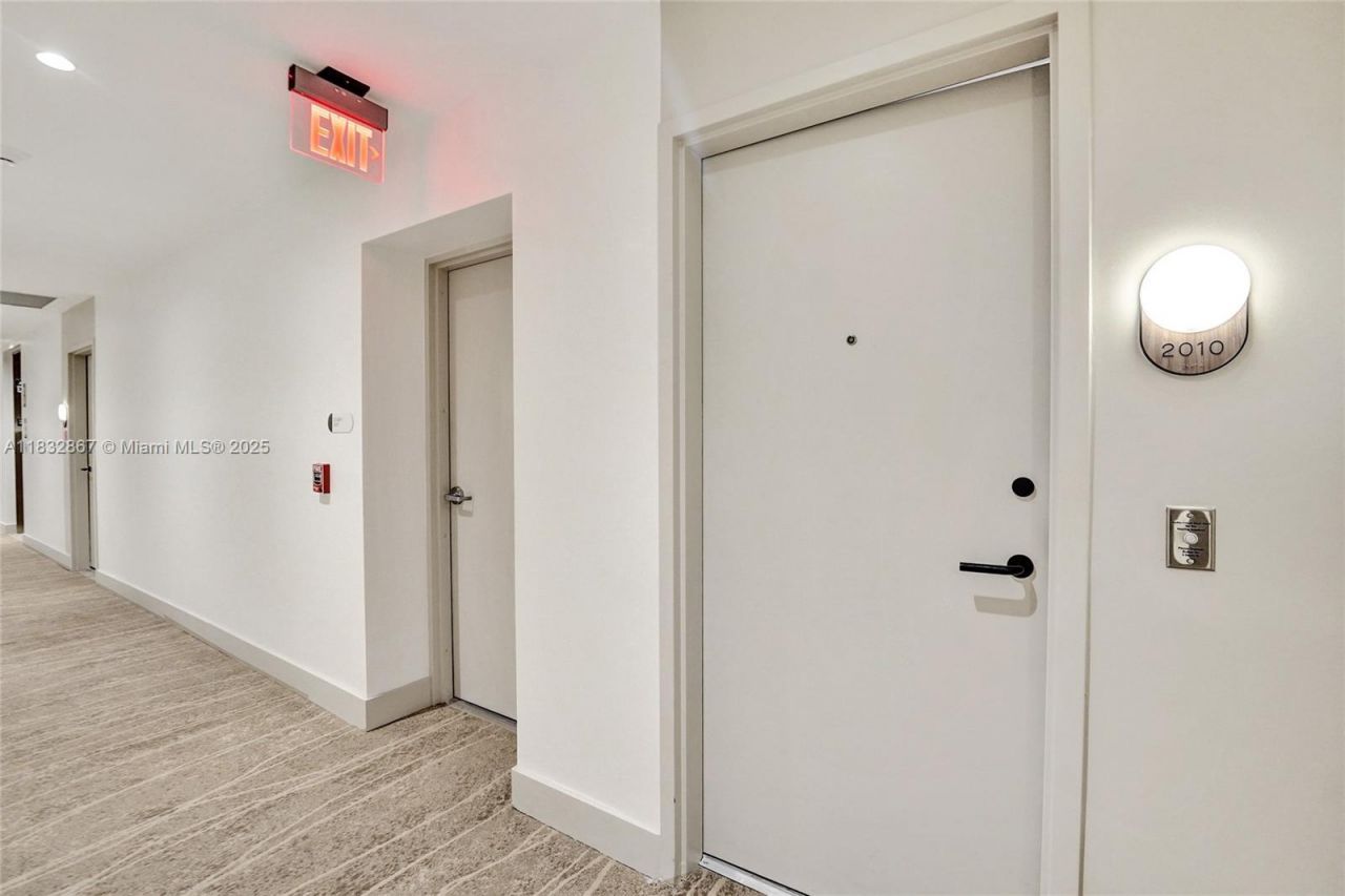 580 72 Street, Unit 2010, Miami Beach, FL 33180 Photo