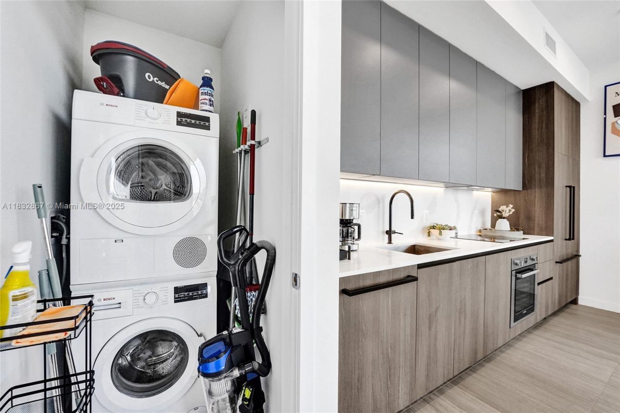 580 72 Street, Unit 2010, Miami Beach, FL 33180 Photo