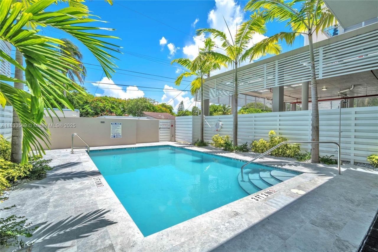 1850 Monroe, Unit 303, Hollywood, FL 33020 Photo