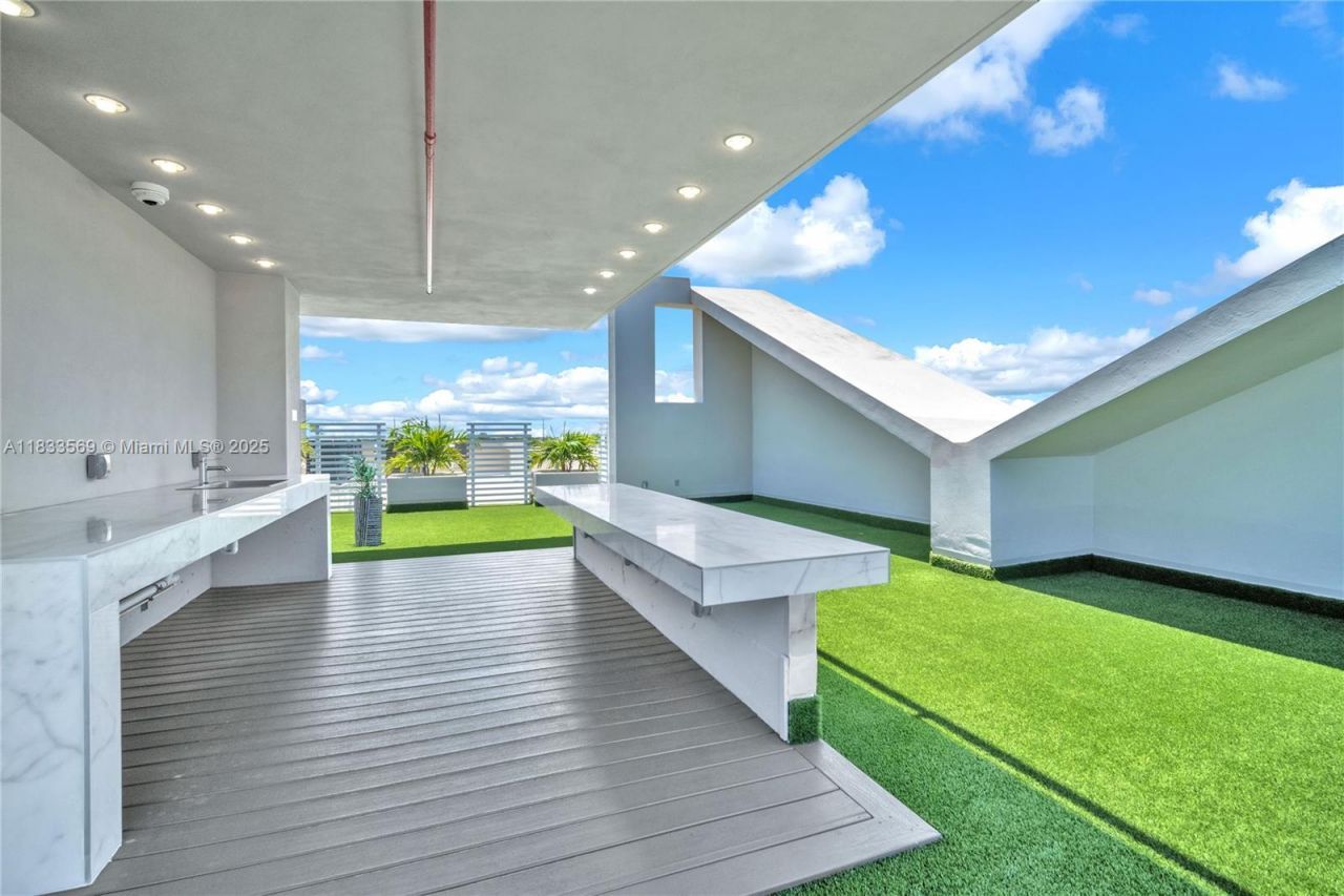 1850 Monroe, Unit 303, Hollywood, FL 33020 Photo