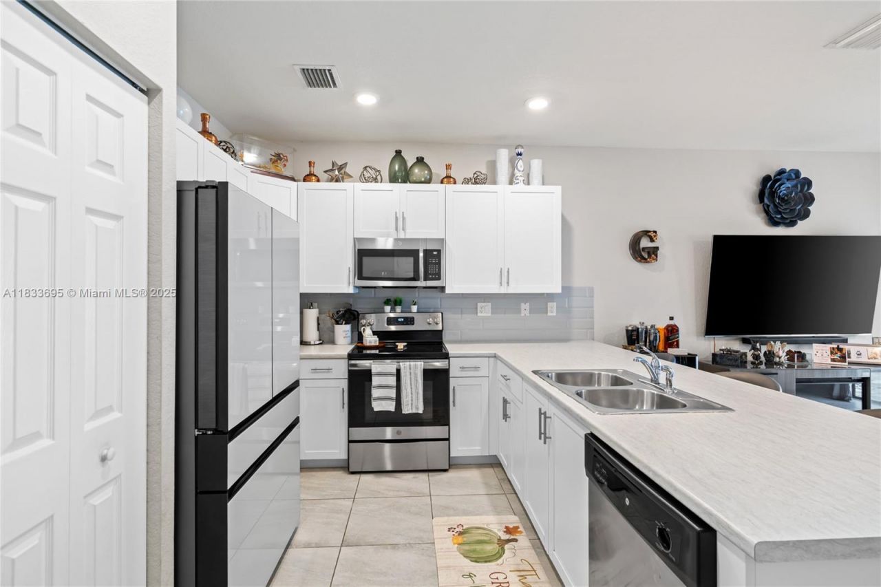 10468 W 33rd Ln, Hialeah, FL 33018 Photo