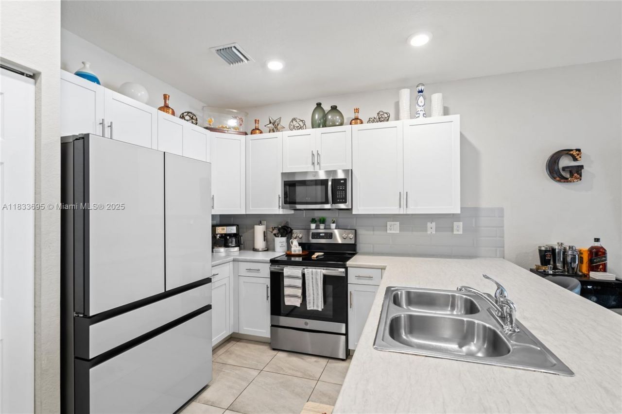 10468 W 33rd Ln, Hialeah, FL 33018 Photo