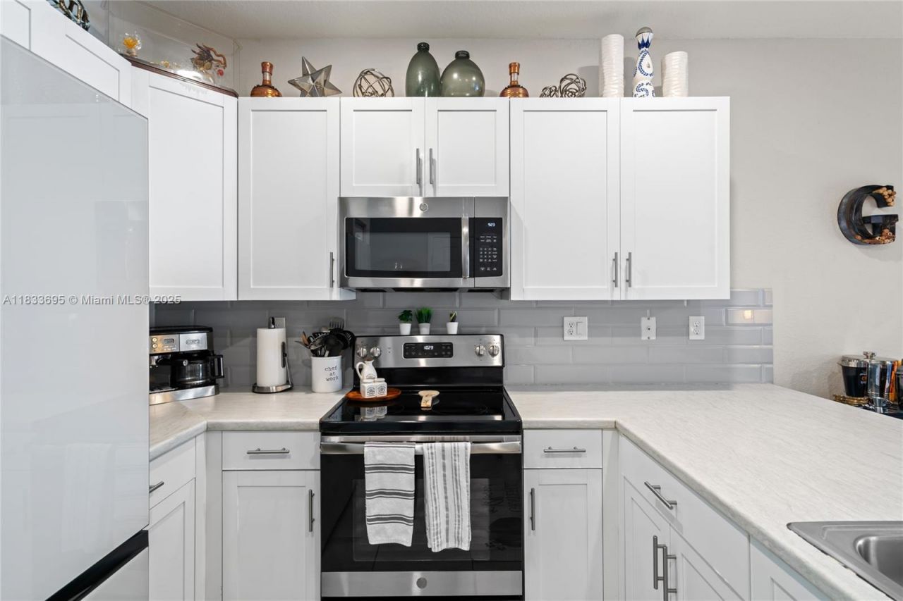 10468 W 33rd Ln, Hialeah, FL 33018 Photo