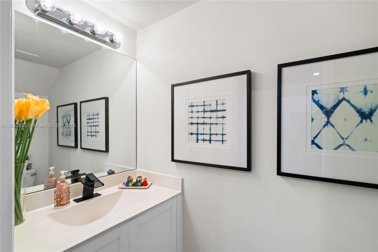 10468 W 33rd Ln, Hialeah, FL 33018 Photo