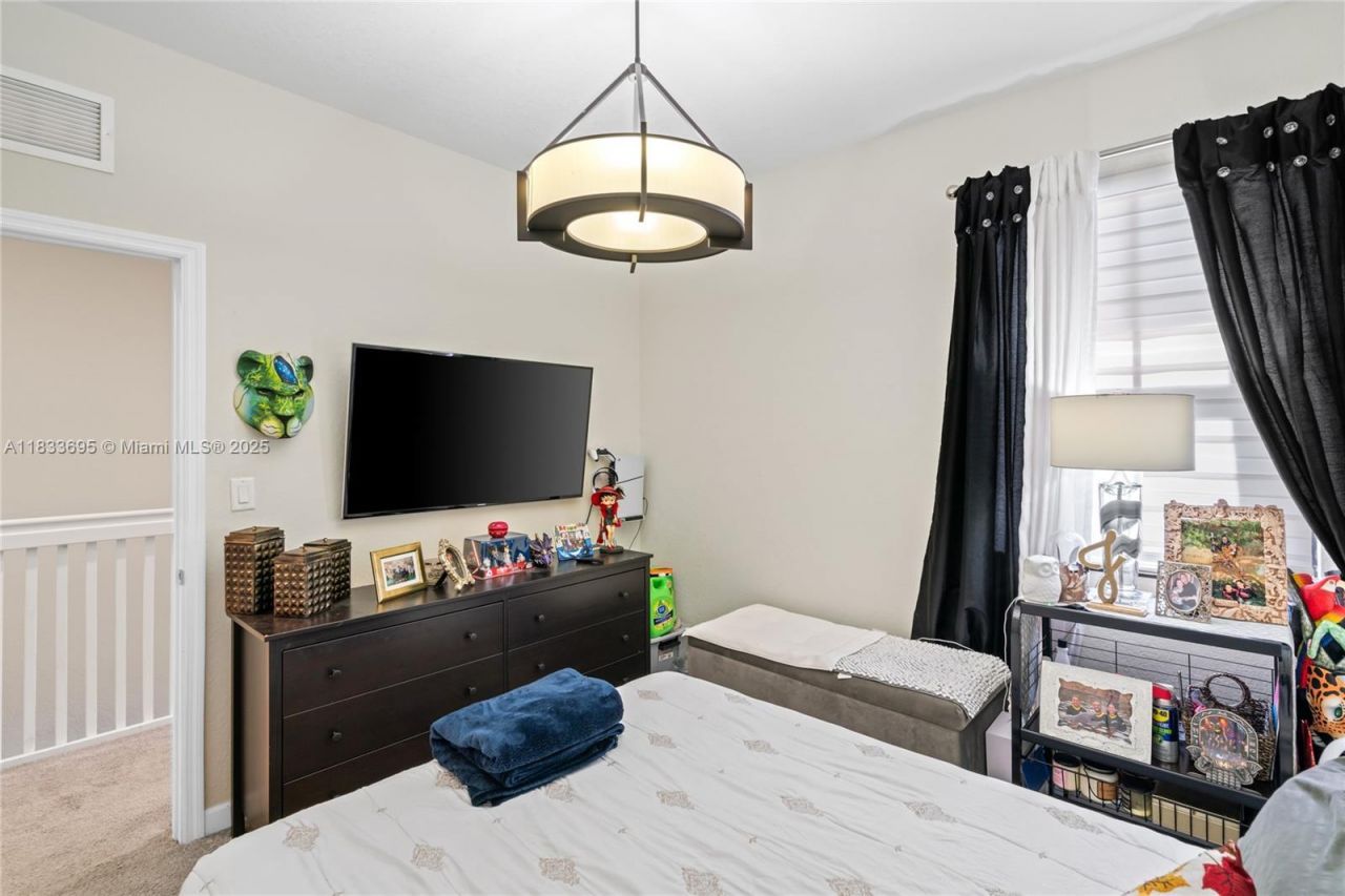 10468 W 33rd Ln, Hialeah, FL 33018 Photo