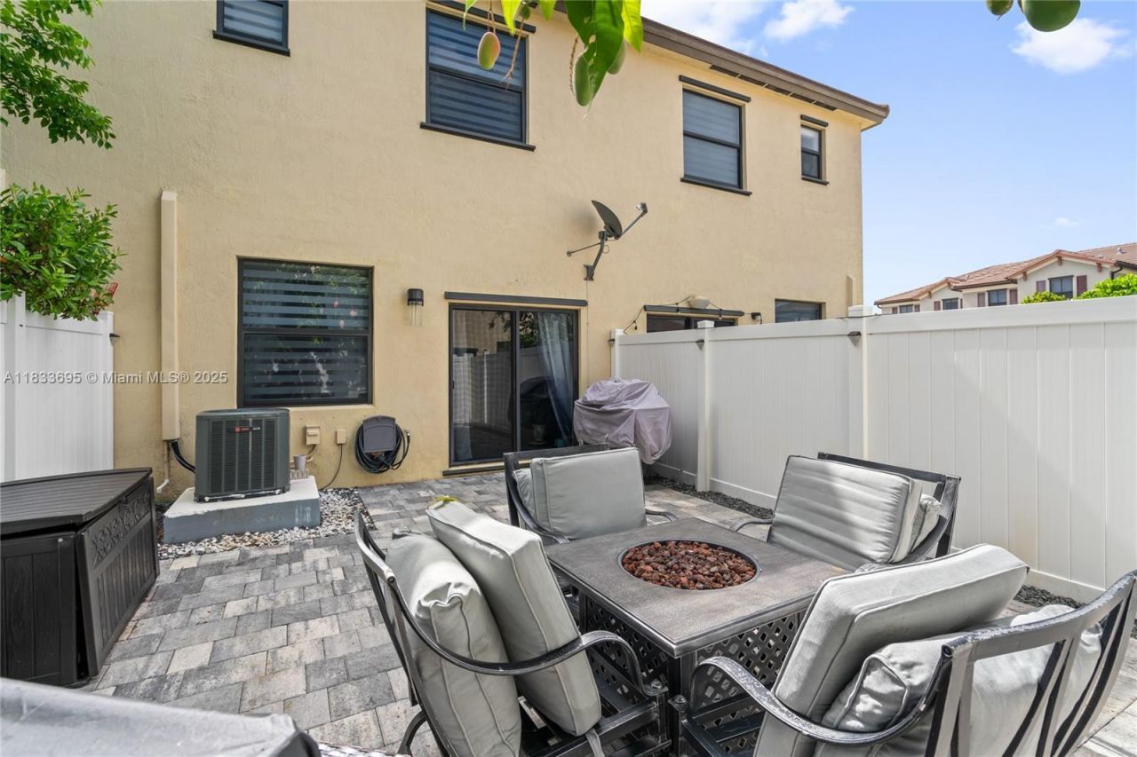 10468 W 33rd Ln, Hialeah, FL 33018 Photo