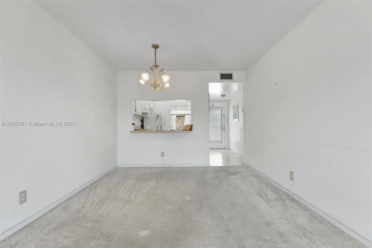 10304 Sunrise Lakes Blvd, Unit 209, Sunrise, FL 33322 Photo