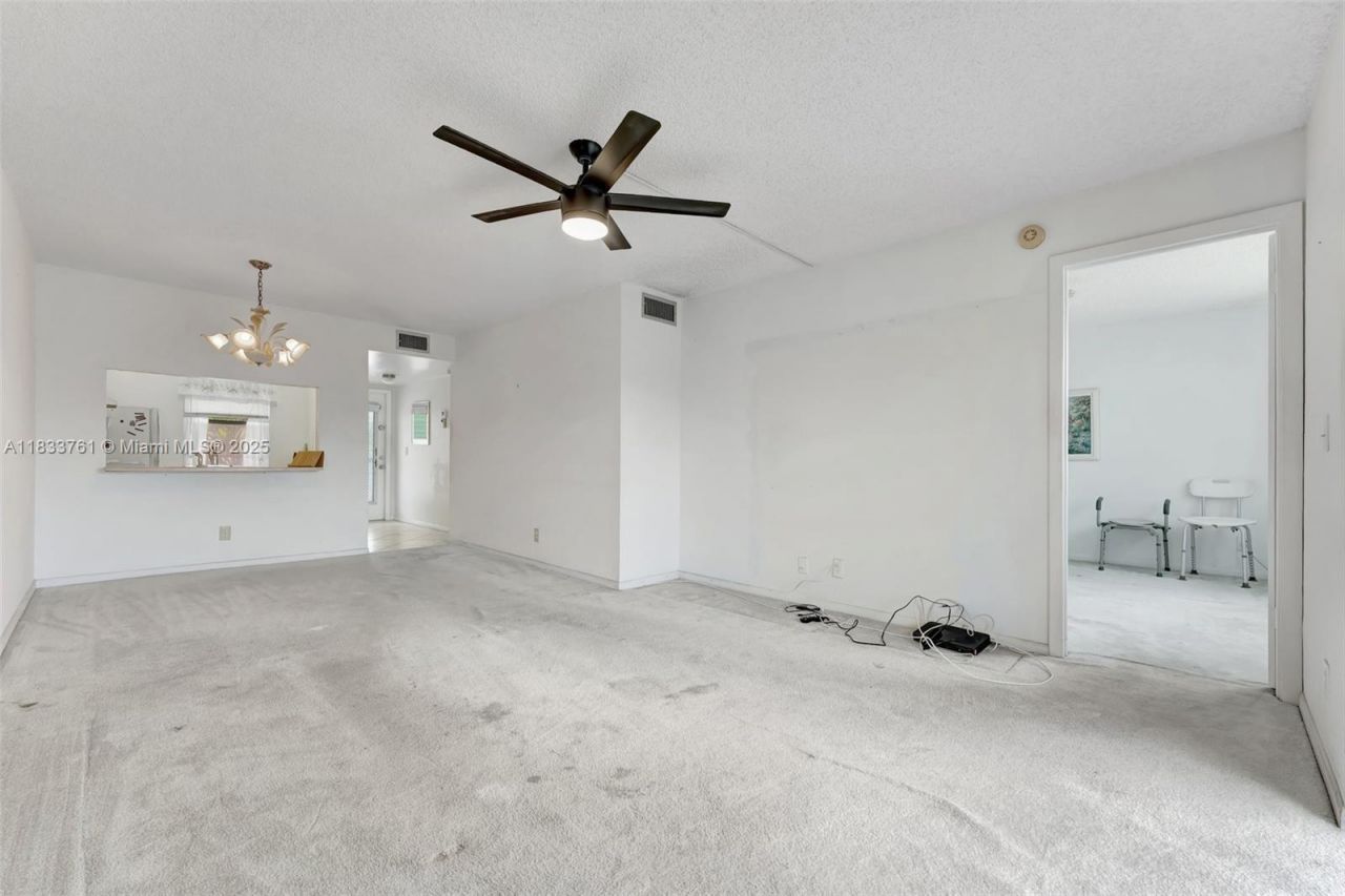 10304 Sunrise Lakes Blvd, Unit 209, Sunrise, FL 33322 Photo