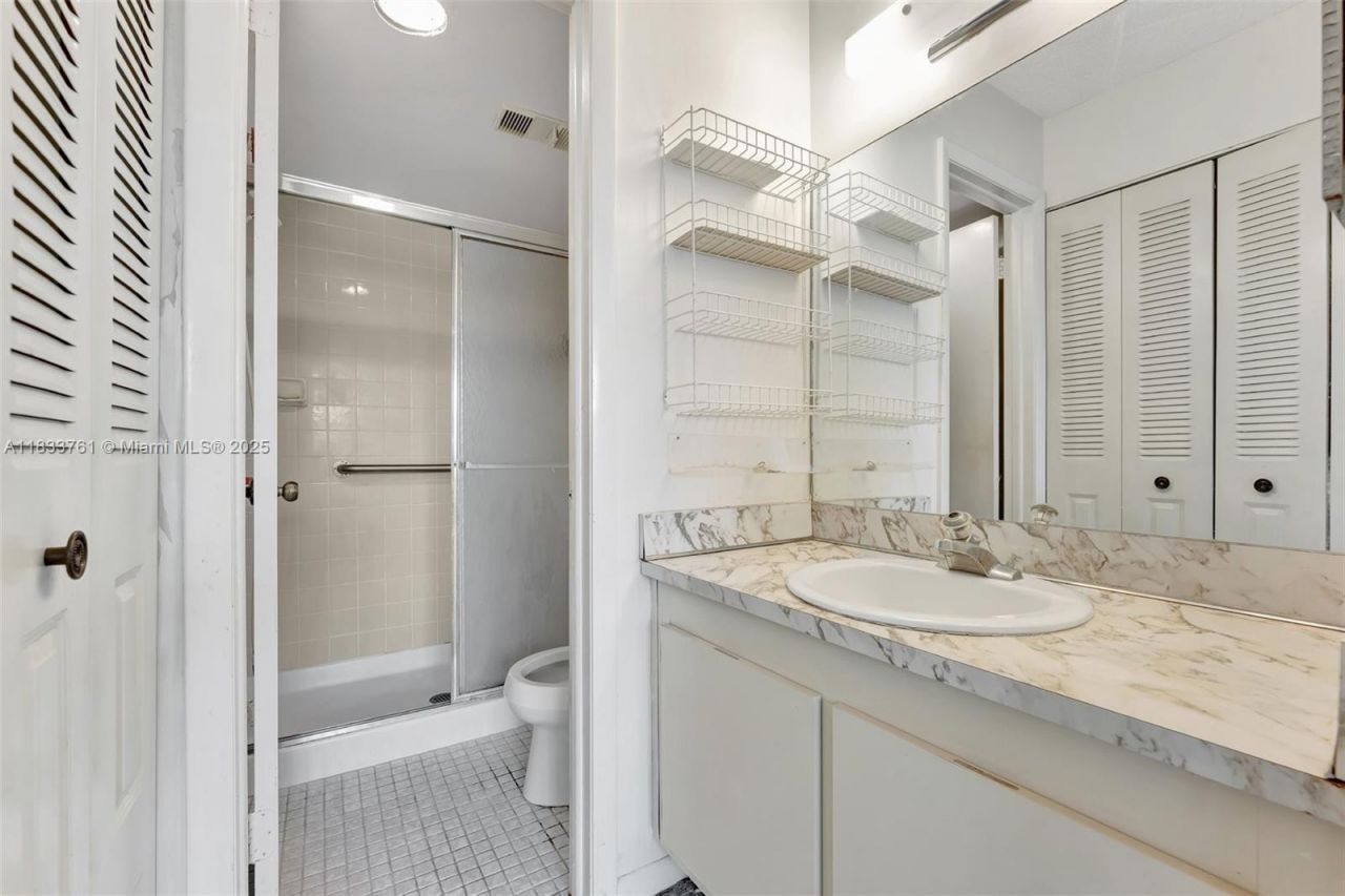 10304 Sunrise Lakes Blvd, Unit 209, Sunrise, FL 33322 Photo