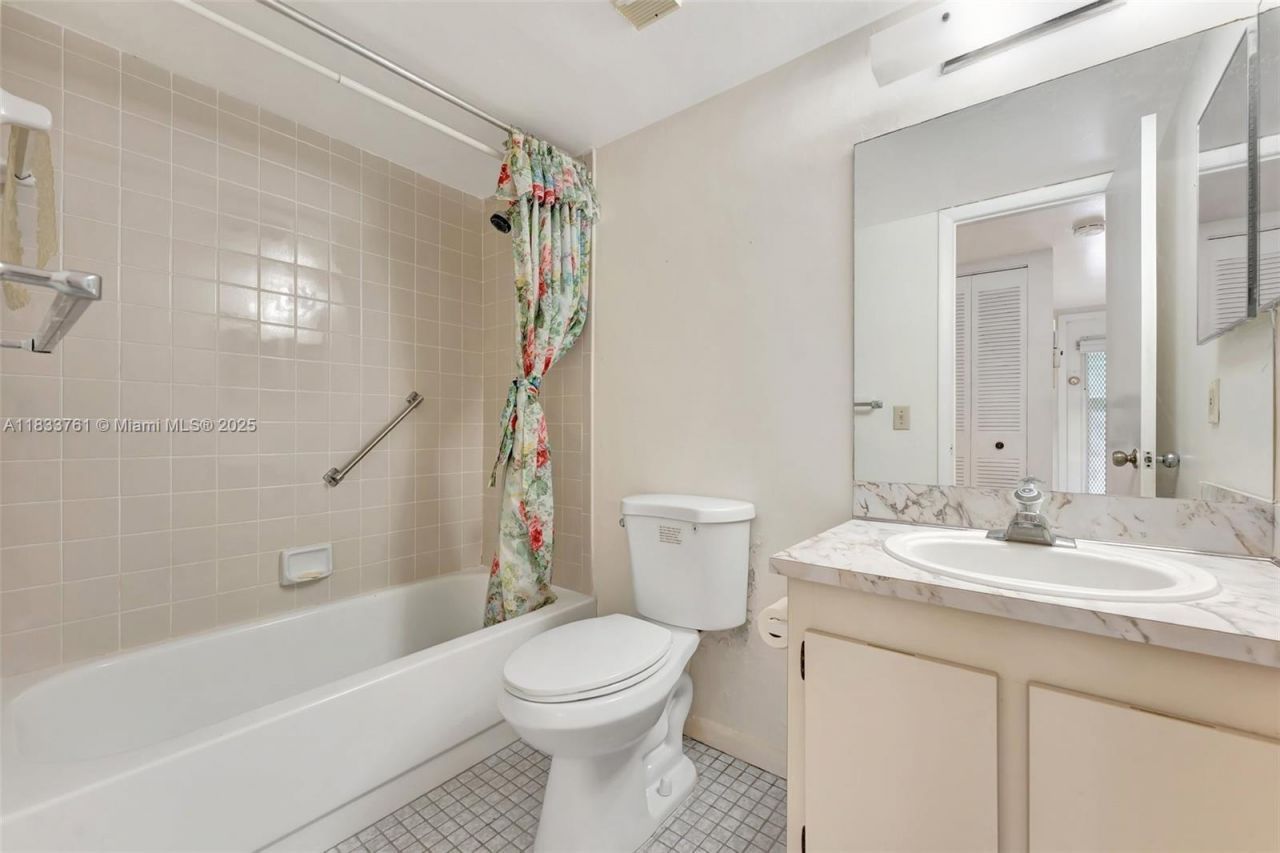 10304 Sunrise Lakes Blvd, Unit 209, Sunrise, FL 33322 Photo