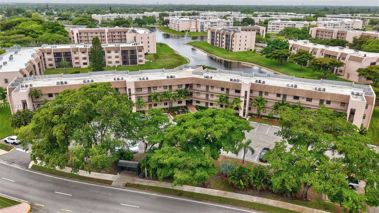 10304 Sunrise Lakes Blvd, Unit 209, Sunrise, FL 33322 Photo