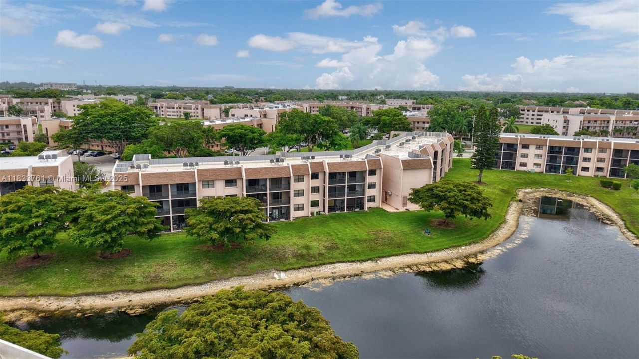 10304 Sunrise Lakes Blvd, Unit 209, Sunrise, FL 33322 Photo