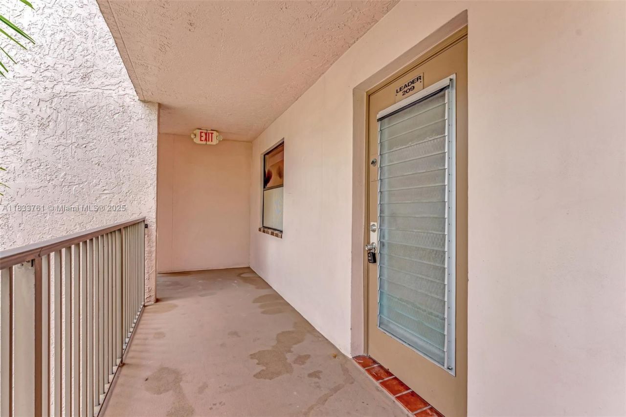 10304 Sunrise Lakes Blvd, Unit 209, Sunrise, FL 33322 Photo