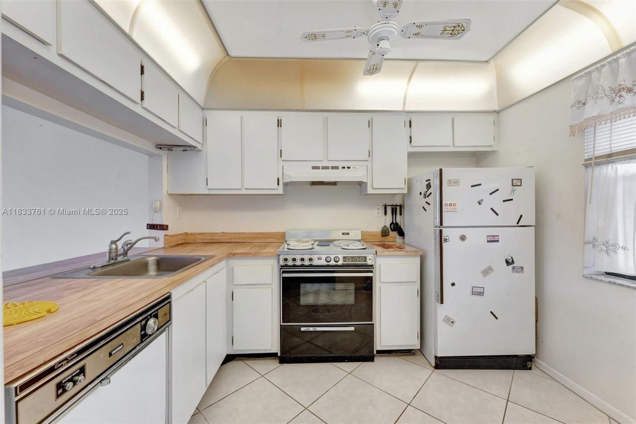 10304 Sunrise Lakes Blvd, Unit 209, Sunrise, FL 33322 Photo