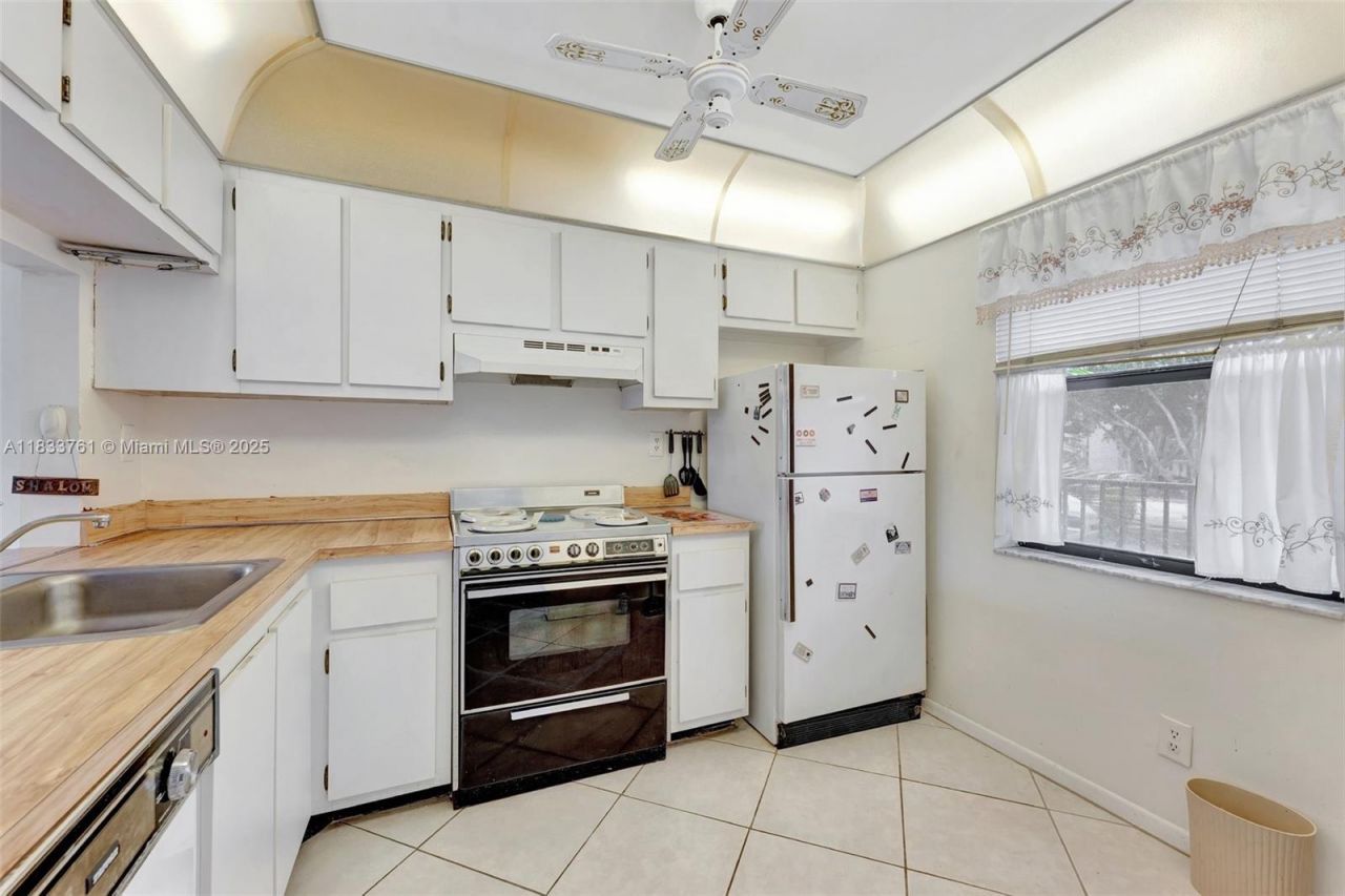 10304 Sunrise Lakes Blvd, Unit 209, Sunrise, FL 33322 Photo